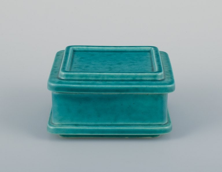 Wilhelm Kåge (1889-1960) for Gustavsberg, Sweden. Square Art Deco lidded box in ceramic with - 3