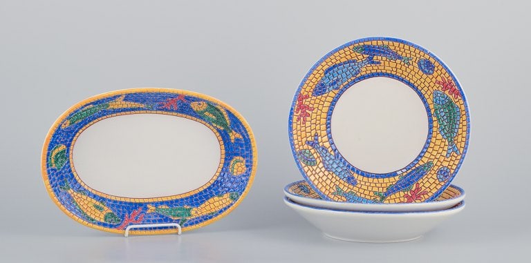 Vietri, Italy. Set of three large deep plates and a rectangular dish in ceramic. Decorated with fish (1 of 8)