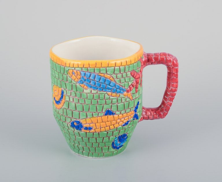 Vietri, Italy. Set of four large mugs and a large pitcher in ceramic. Decorated with fish and sea - 2