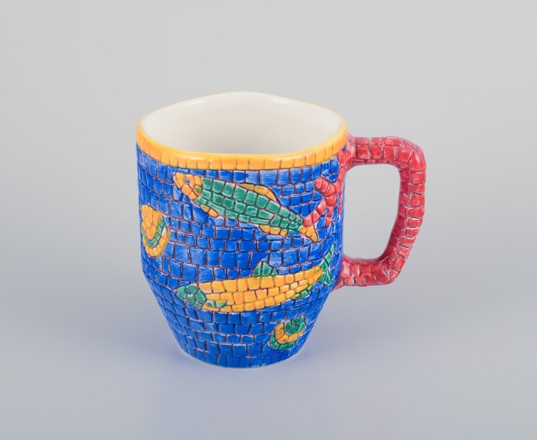 Vietri, Italy. Set of four large mugs and a large pitcher in ceramic. Decorated with fish and sea - 3