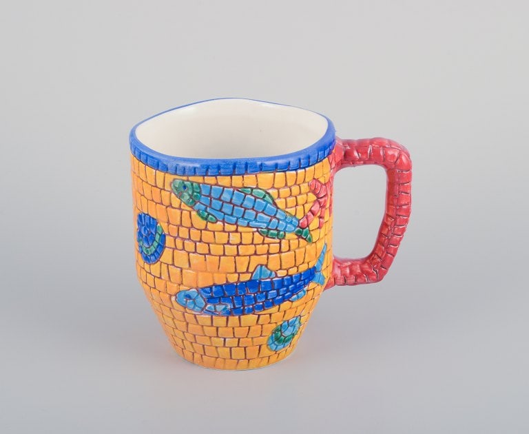 Vietri, Italy. Set of four large mugs and a large pitcher in ceramic. Decorated with fish and sea - 4