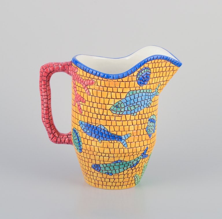 Vietri, Italy. Set of four large mugs and a large pitcher in ceramic. Decorated with fish and sea - 6