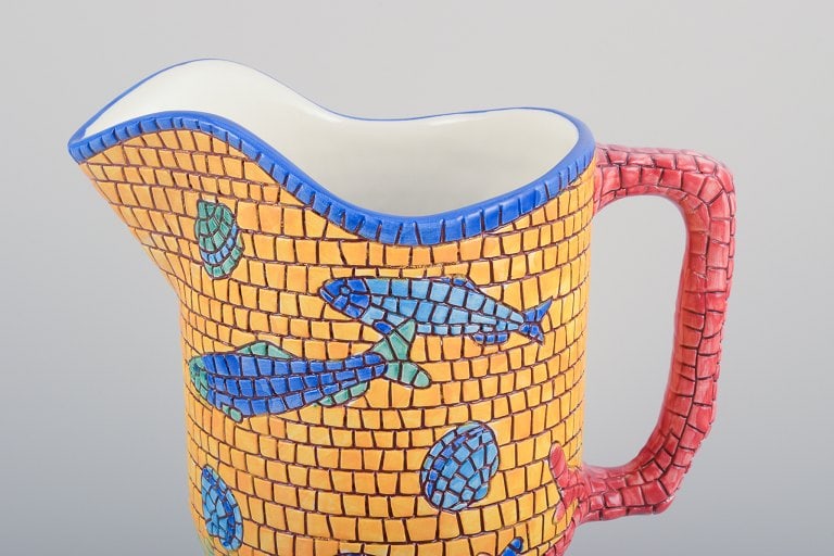 Vietri, Italy. Set of four large mugs and a large pitcher in ceramic. Decorated with fish and sea - 7