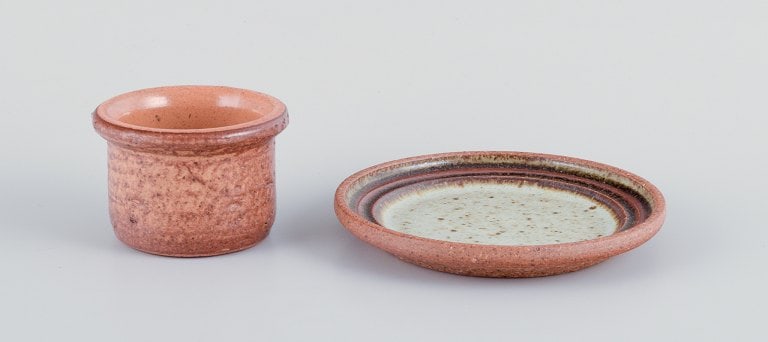 Stouby Keramik, Denmark, a set of six small handmade ceramic vases and six plates. - 2