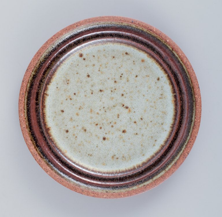 Stouby Keramik, Denmark, a set of six small handmade ceramic vases and six plates. - 4