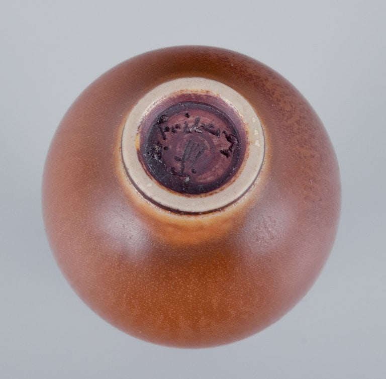 Berndt Friberg (1899-1981) for Gustavsberg, Sweden, miniature ceramic vase with glaze in brown - 3