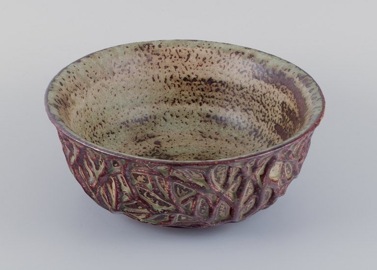 Axel Salto for Royal Copenhagen, large ceramic bowl designed with leaf patterns in relief. - 3
