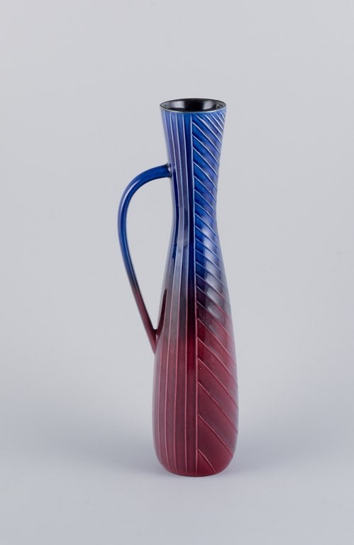 Carl Harry Stålhane for Rörstrand. Tall and slim ceramic pitcher in blue and burgundy - 2