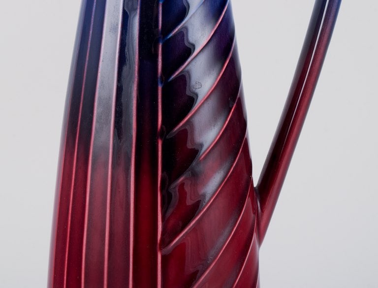 Carl Harry Stålhane for Rörstrand. Tall and slim ceramic pitcher in blue and burgundy - 4