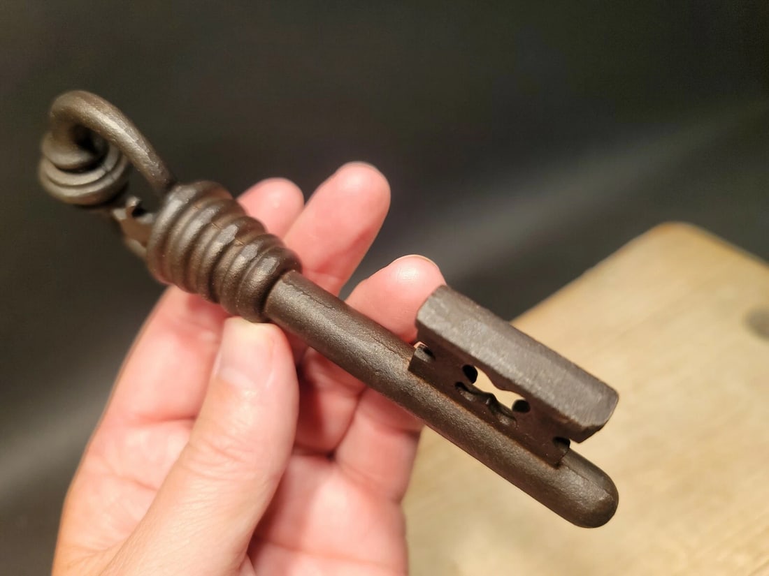 6 1/8" Antique Style Iron Large Skeleton Key - 9