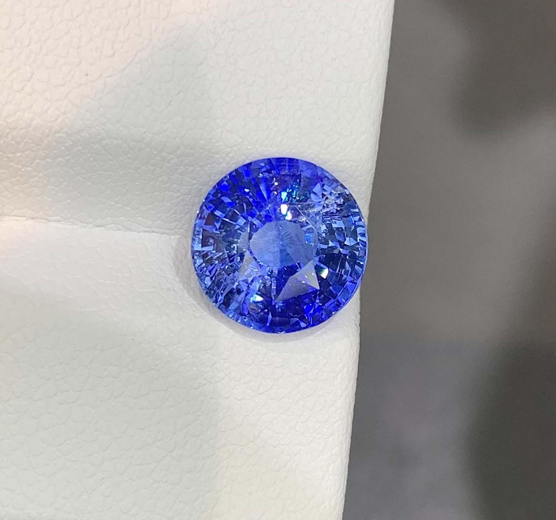 AIGS Certified Faceted Blue Sapphire: 4.45 Carat Round Cut Gemstone - 3