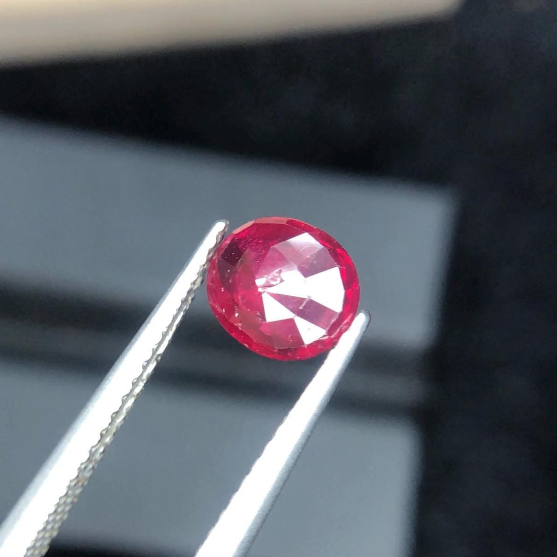 Burma Red Ruby Gemstone: 1.07 Carat Oval Cut Stone - 6