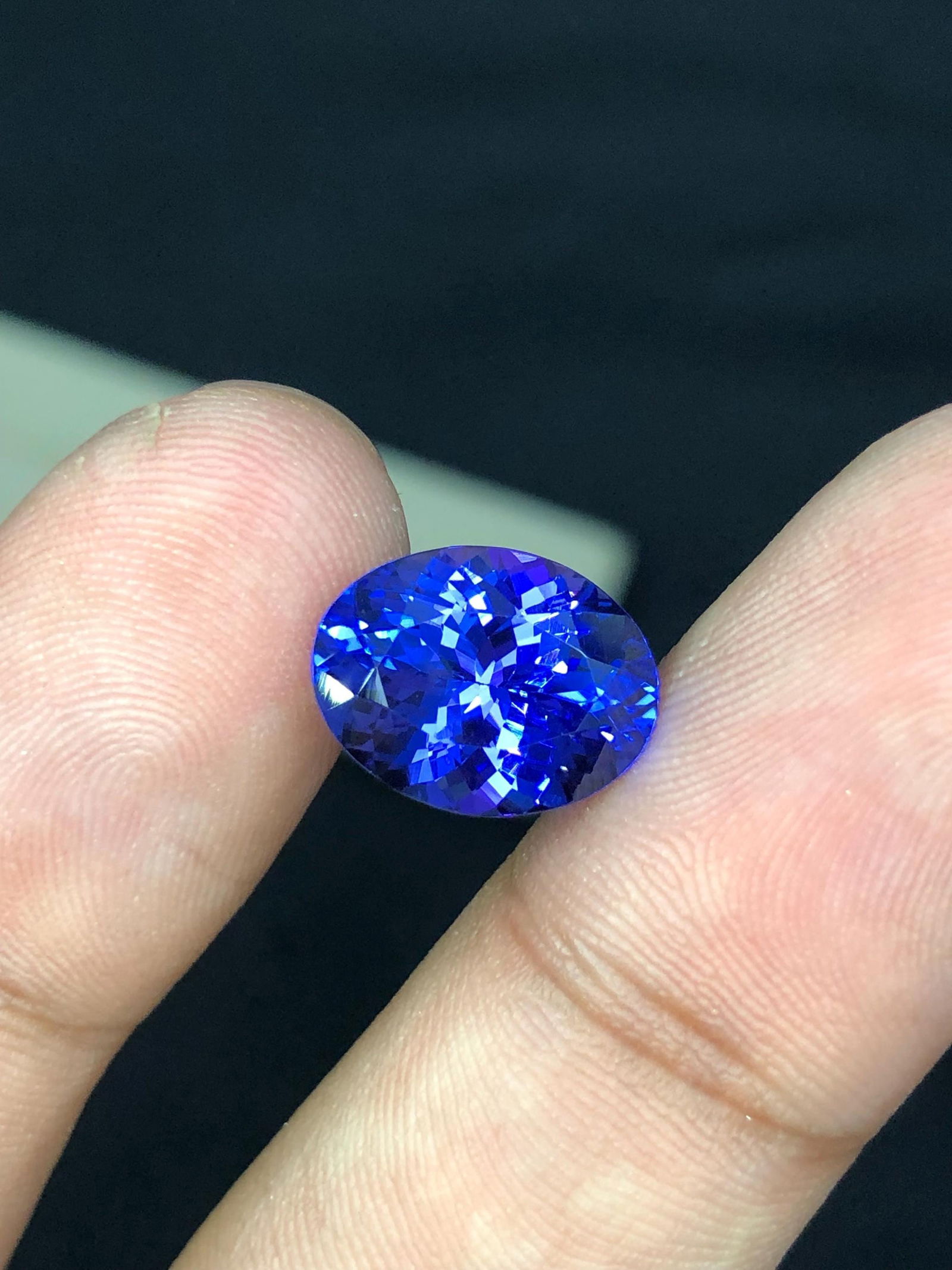 Oval Tanzanite Gemstone: 5 Carat Violet-Blue AAA Grade: Title: Oval Tanzanite Gemstone: 5 Carat Violet-Blue AAA Grade Description: Materials: Gemstone: Tanzanite Carat weight: 5 Add a touch of rare elegance to your custom jewelry with this stunning