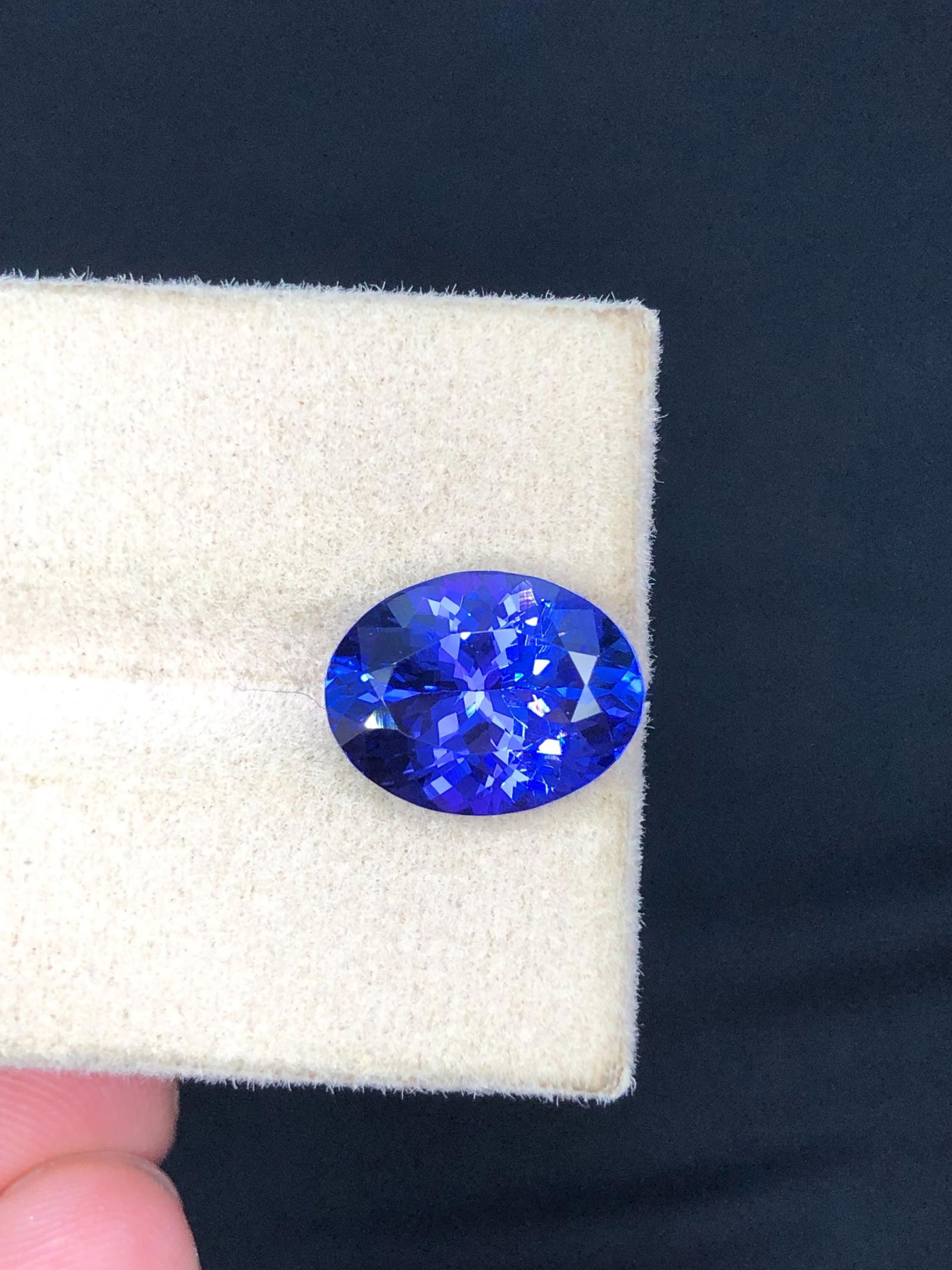 Oval Tanzanite Gemstone: 5 Carat Violet-Blue AAA Grade - 3