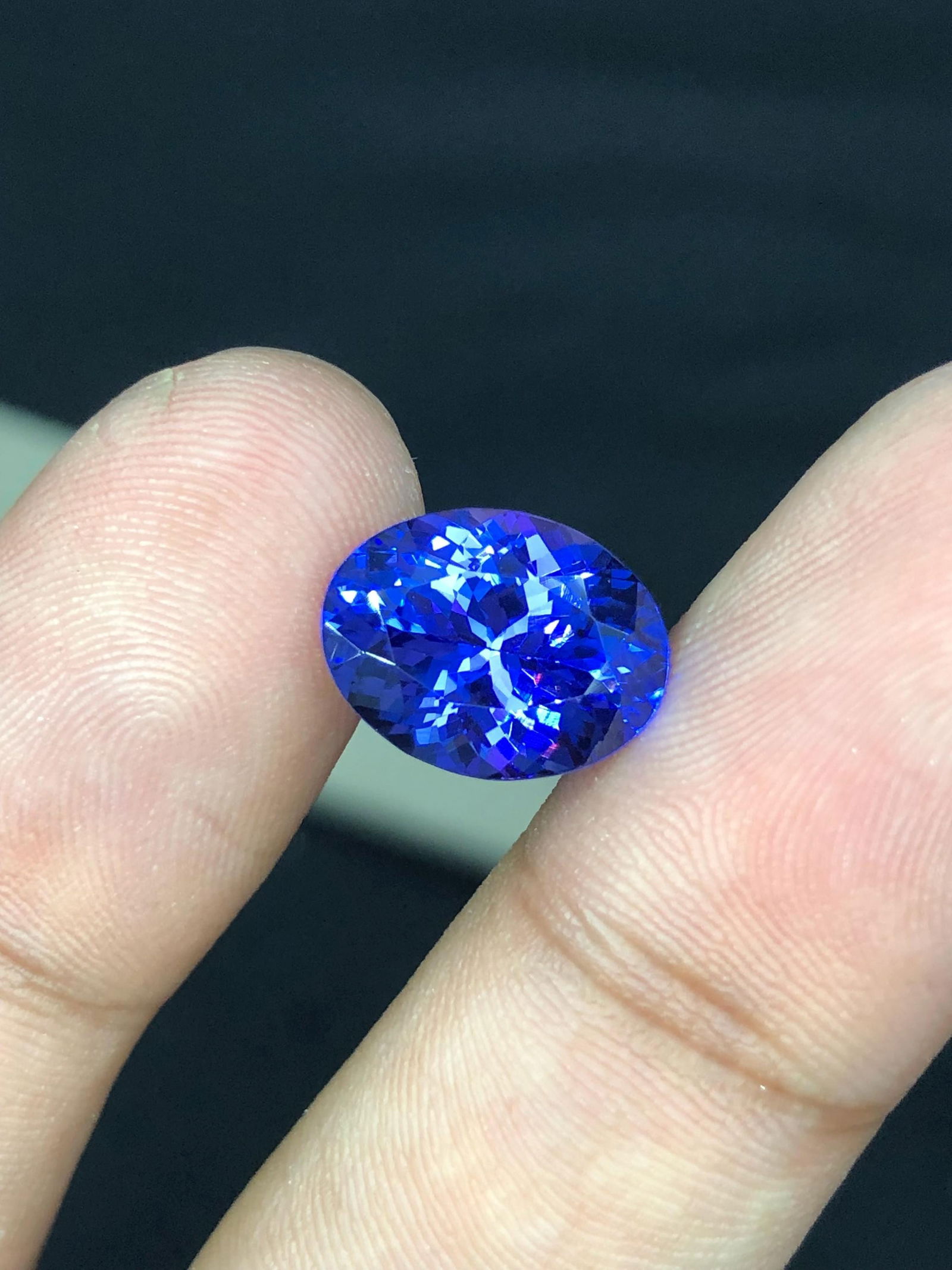 Oval Tanzanite Gemstone: 5 Carat Violet-Blue AAA Grade - 4