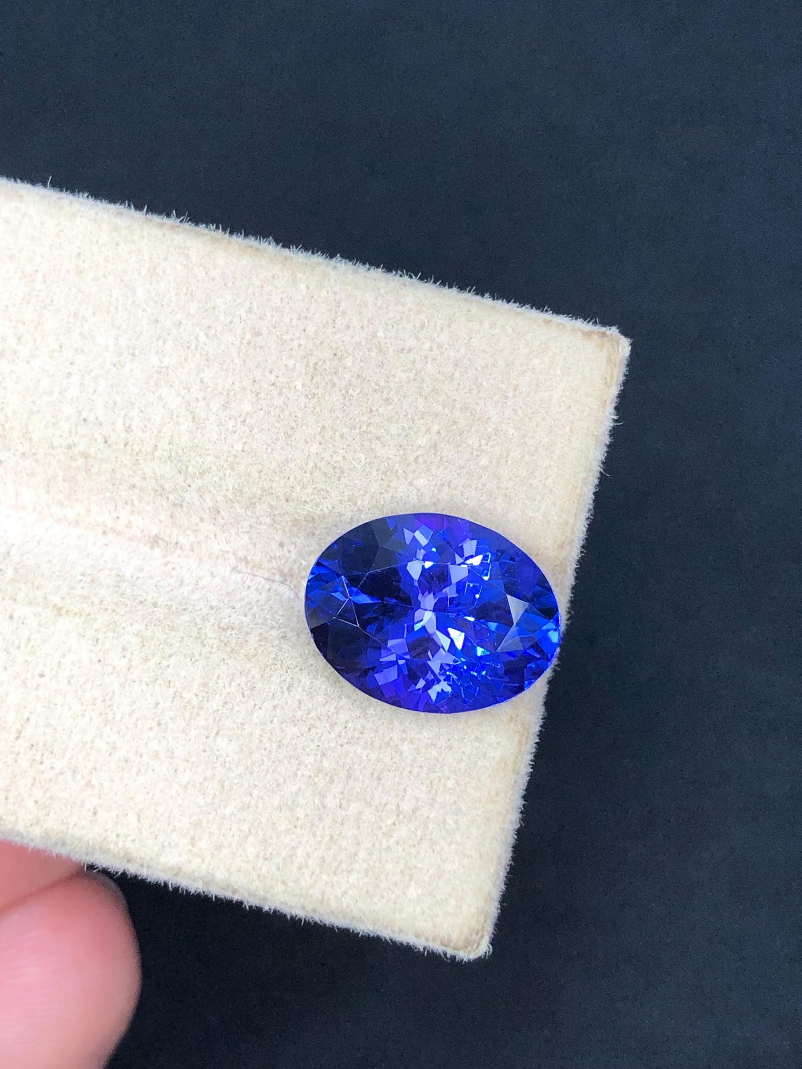 Oval Tanzanite Gemstone: 5 Carat Violet-Blue AAA Grade - 5