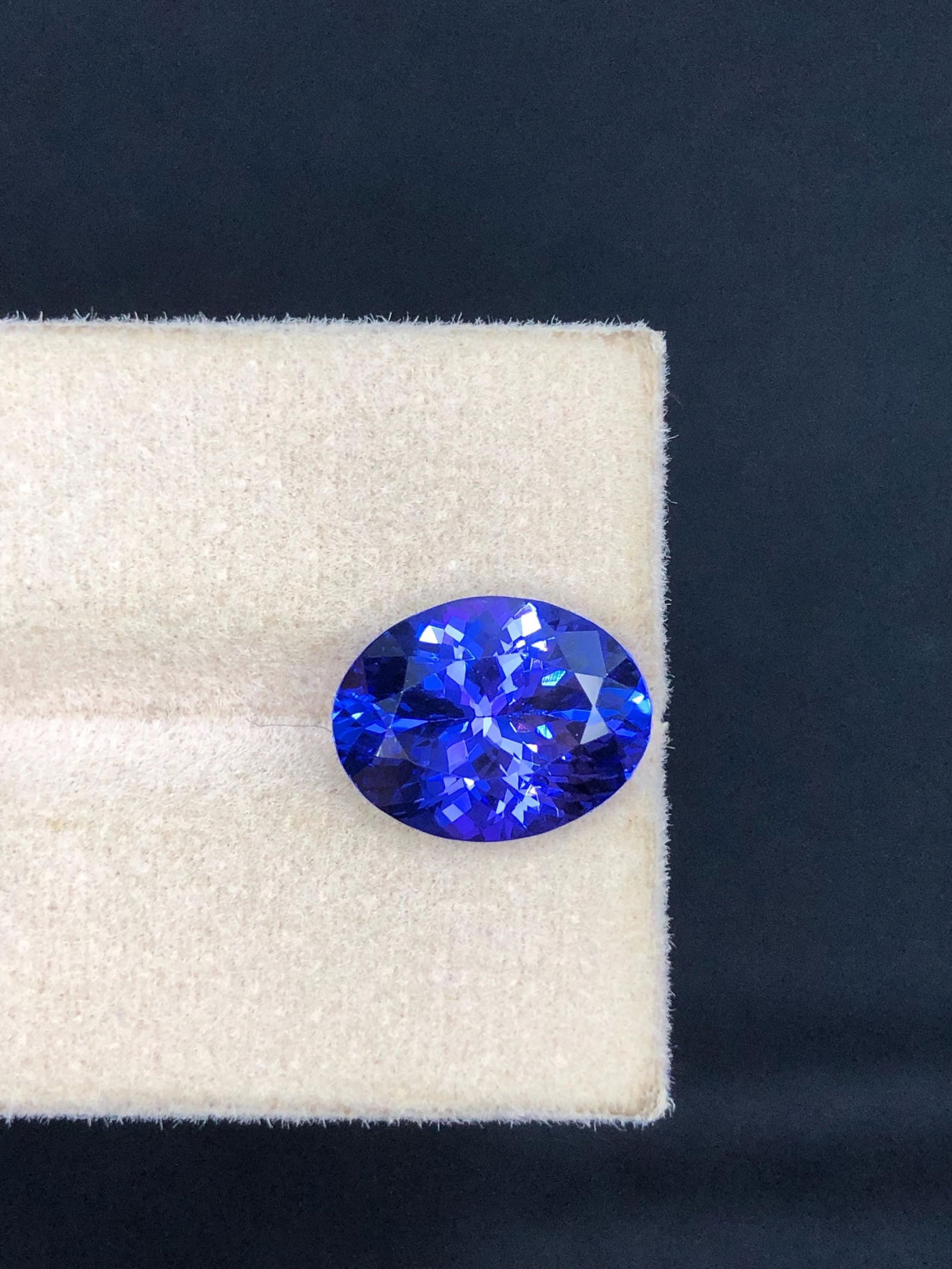 Oval Tanzanite Gemstone: 5 Carat Violet-Blue AAA Grade - 8