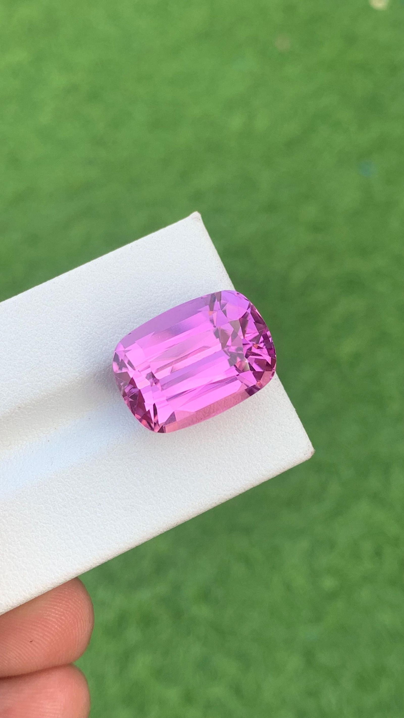 23.30 Carat Necklace Size Kunzite Cushion Cut Gemstone From Afghanistan: Title: 23.30 Carat Necklace Size Kunzite Cushion Cut Gemstone From Afghanistan Description: Materials: Gemstone: Kunzite Carat weight: 23.30 Gemology: Weight : 23.30 carat Dimensions :