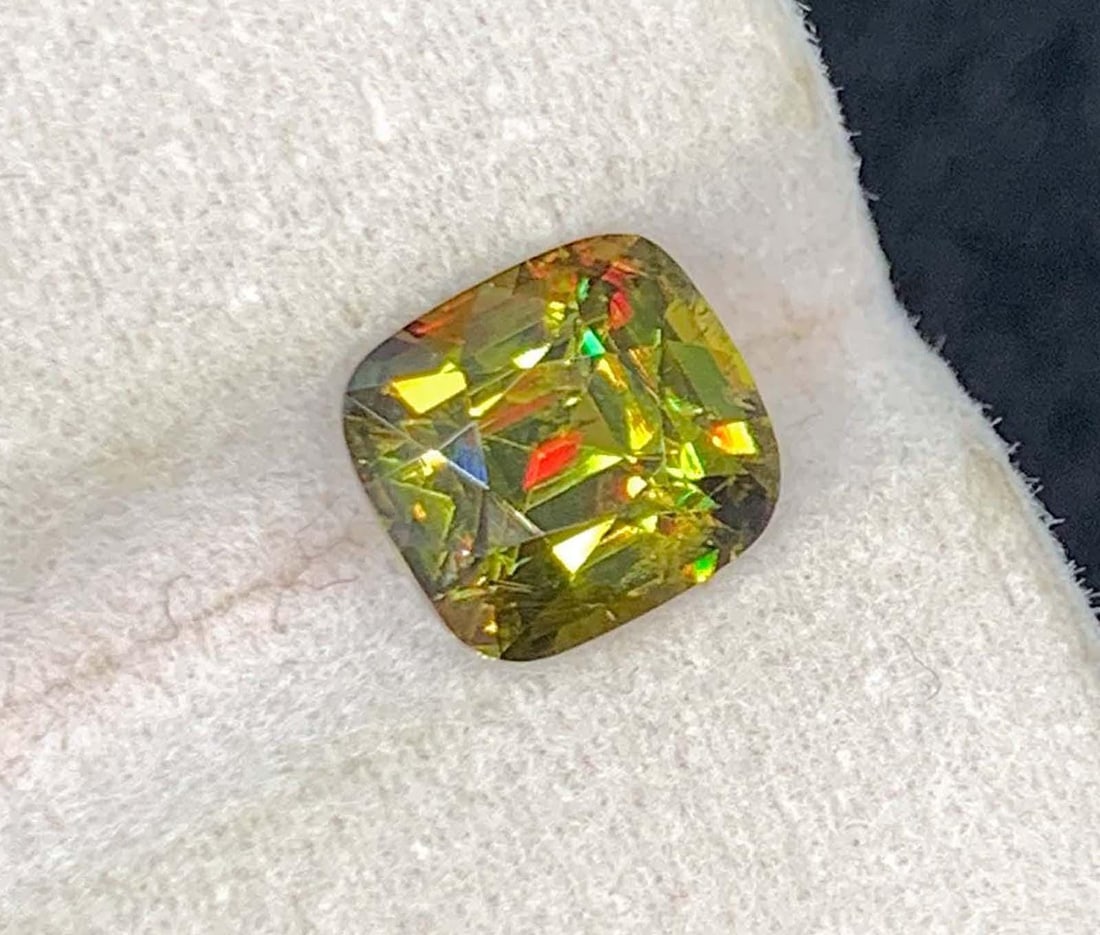 Lustrous Green Sphene Gemstone: Multi Color Cushion Cut, 2.66 Carat: Title: Lustrous Green Sphene Gemstone: Multi Color Cushion Cut, 2.66 Carat Description: Materials: Gemstone: Sphene Lustrous Green Sphene Gemstone: Yellow Green Color Cushion Cut Weight : 2.66 cts Dim