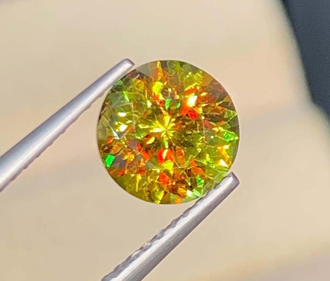 Lustrous Sphene Gemstone: Multi Color Round Cut, 1.65 Carat: Title: Lustrous Sphene Gemstone: Multi Color Round Cut, 1.65 Carat Description: Materials: Gemstone: Sphene Lustrous Sphene Gemstone: Multi Color Round Cut Weight : 1.65 cts Dimensions : 7.000 *