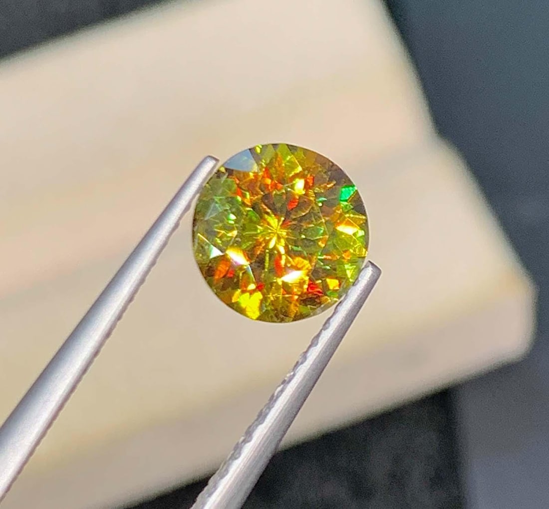 Lustrous Sphene Gemstone: Multi Color Round Cut, 1.65 Carat - 3