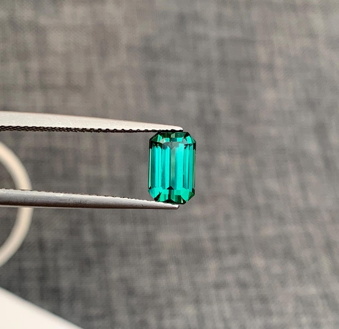 Bluish Green Tourmaline Gemstone, Flawless Cut (8 X 5.2 X 5 MM): Title: Bluish Green Tourmaline Gemstone, Flawless Cut (8 X 5.2 X 5 MM) Description: Materials: Gemstone: Tourmaline Carat weight: 1.85 Weight : 1.85 Carats. Dimension : 8 X 5.2 X 5 MM Color: