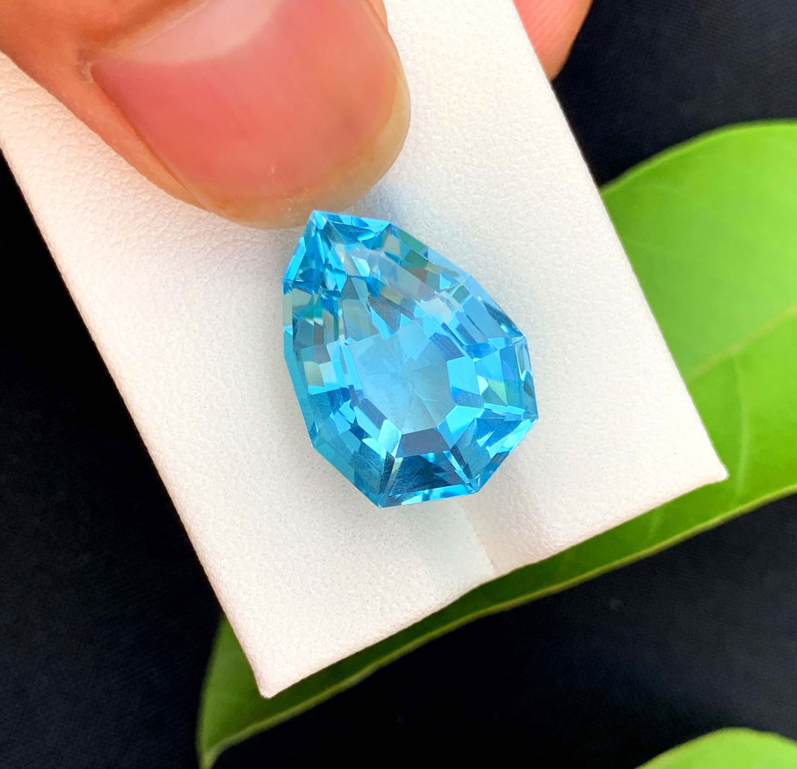 Natural Swiss Blue Topaz Gemstone: Fancy Pear Cut, 17.25 Carats - 5