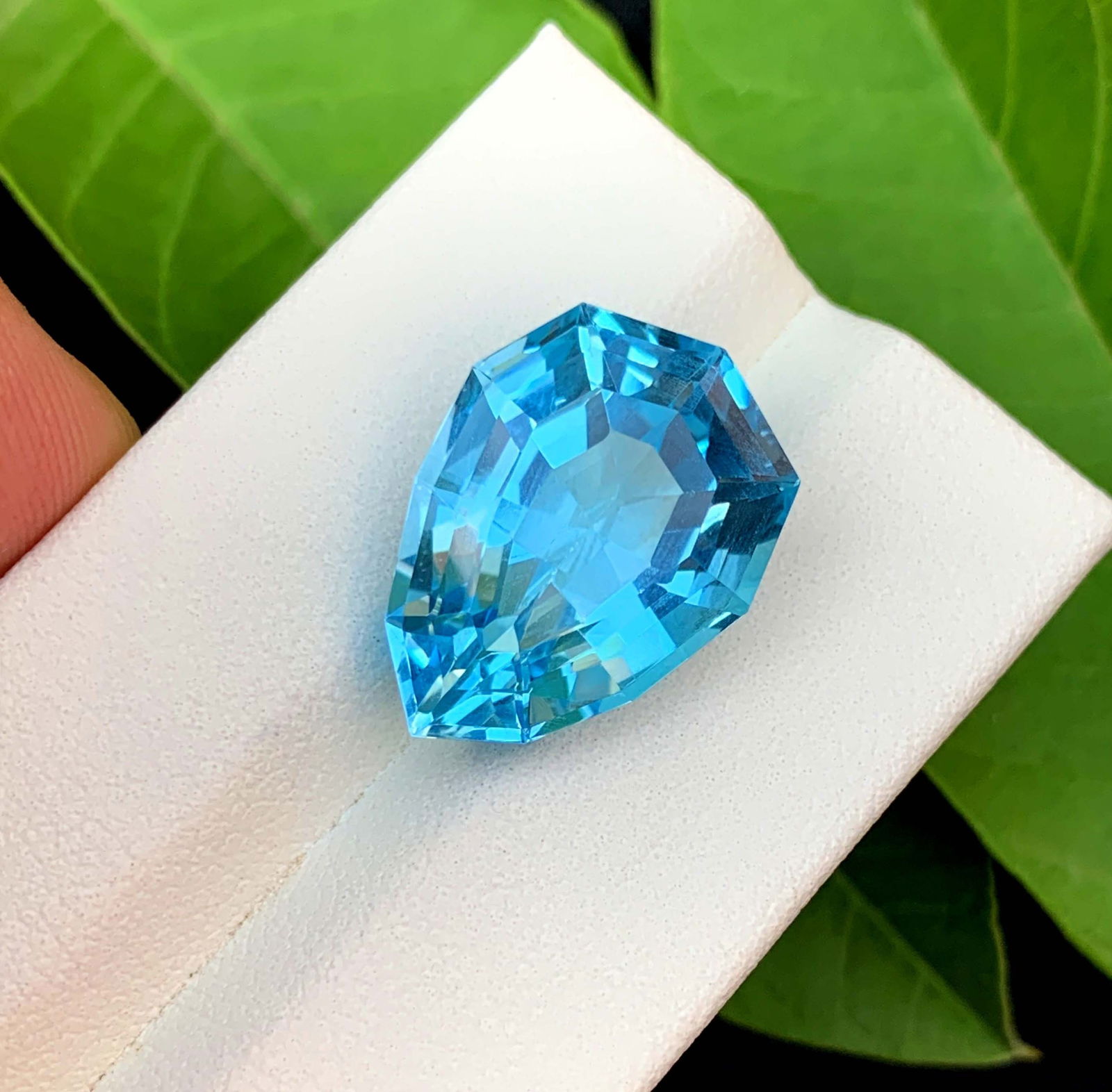 Natural Swiss Blue Topaz Gemstone: Fancy Pear Cut, 17.25 Carats - 7