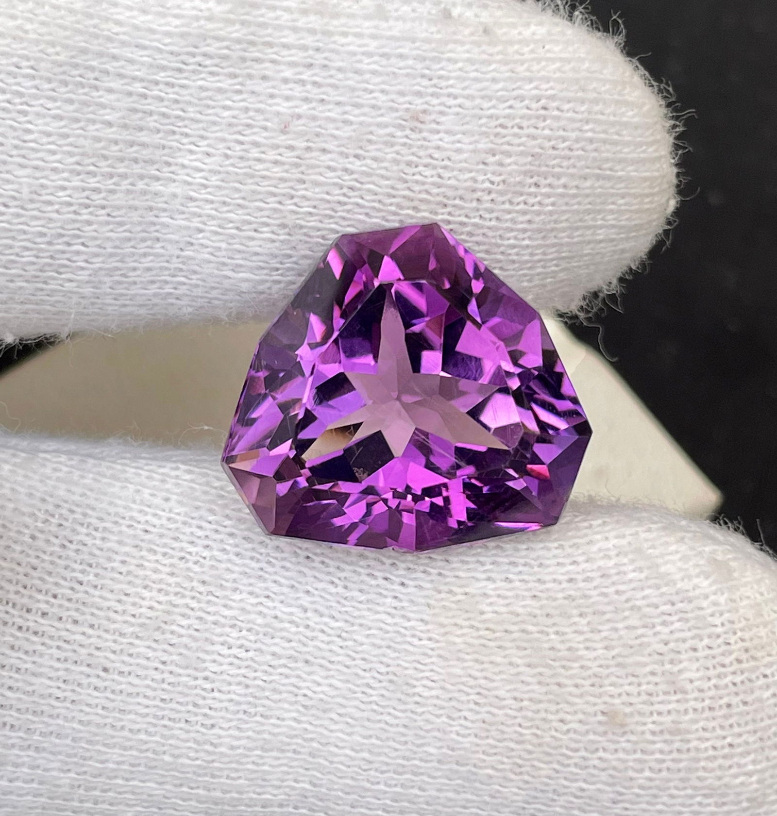 Natural Amethyst Gemstone ,Trillion Cut, Jewelry Size Purple Color Amethyst LooseGemstone, 16.25: Title: Natural Amethyst Gemstone ,Trillion Cut, Jewelry Size Purple Color Amethyst LooseGemstone, 16.25 Carats. Description: Materials: Gemstone: Amethyst Carat weight: 16.25 Natural Amethyst