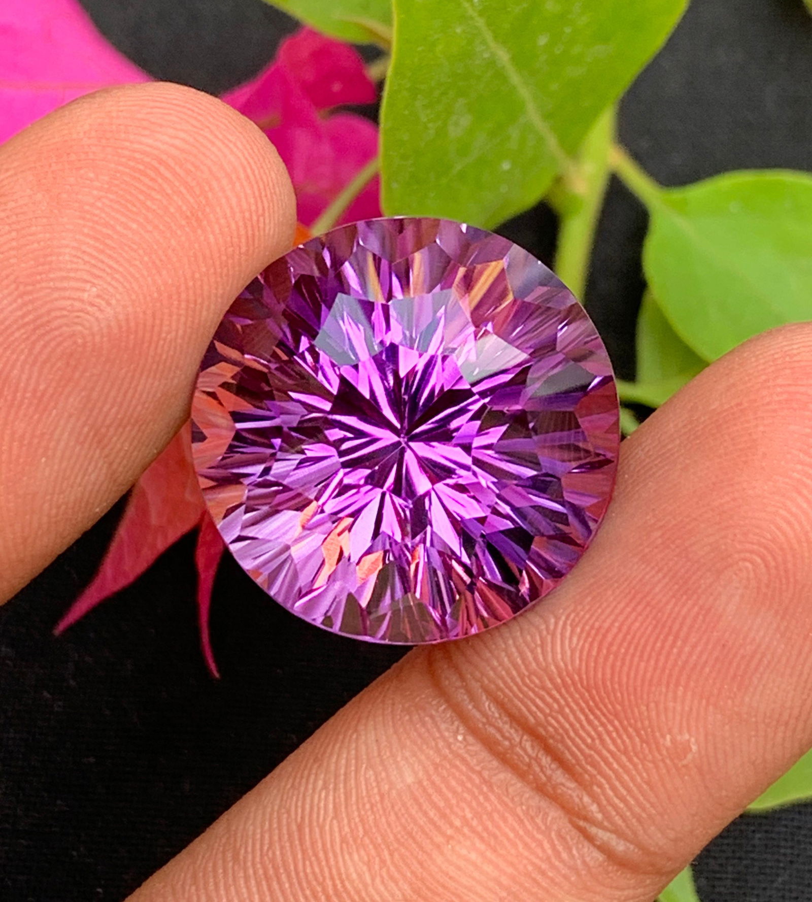 33.75 Carat Natural Amethyst Gemstone: Round Brilliant Cut: Title: 33.75 Carat Natural Amethyst Gemstone: Round Brilliant Cut Description: Materials: Gemstone: Amethyst Carat weight: 33.75 Amethyst Gemstone ,Top Grade Natural Amethyst Fancy Cut (Round