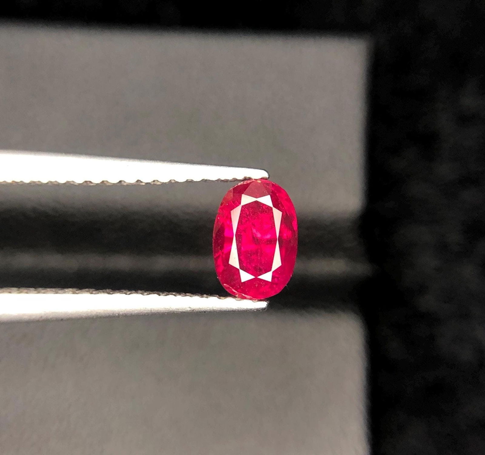 Vivid Red Ruby Gemstone: 1 Carat Oval Cut, Afghanistan Origin - 2