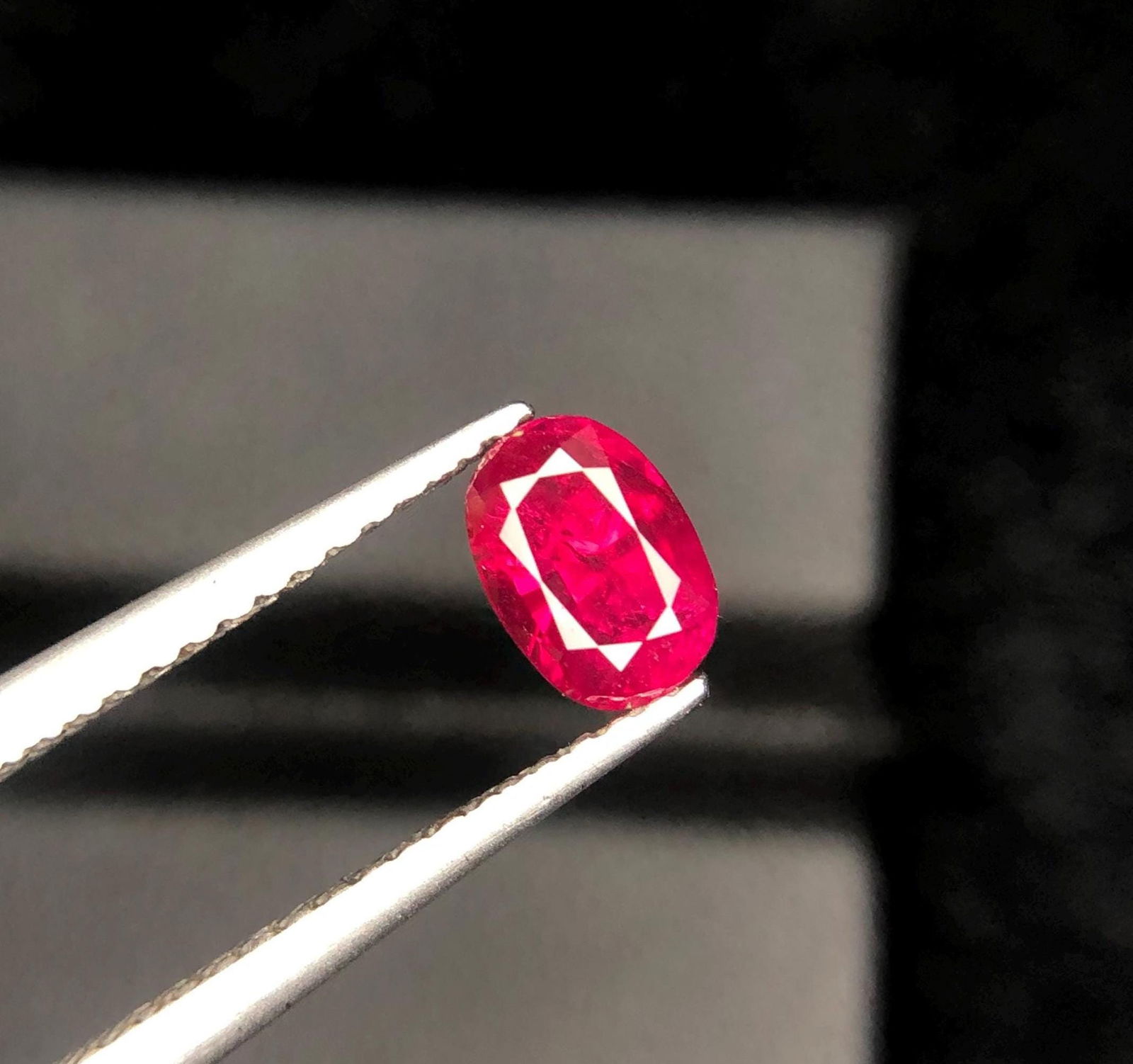 Vivid Red Ruby Gemstone: 1 Carat Oval Cut, Afghanistan Origin - 3