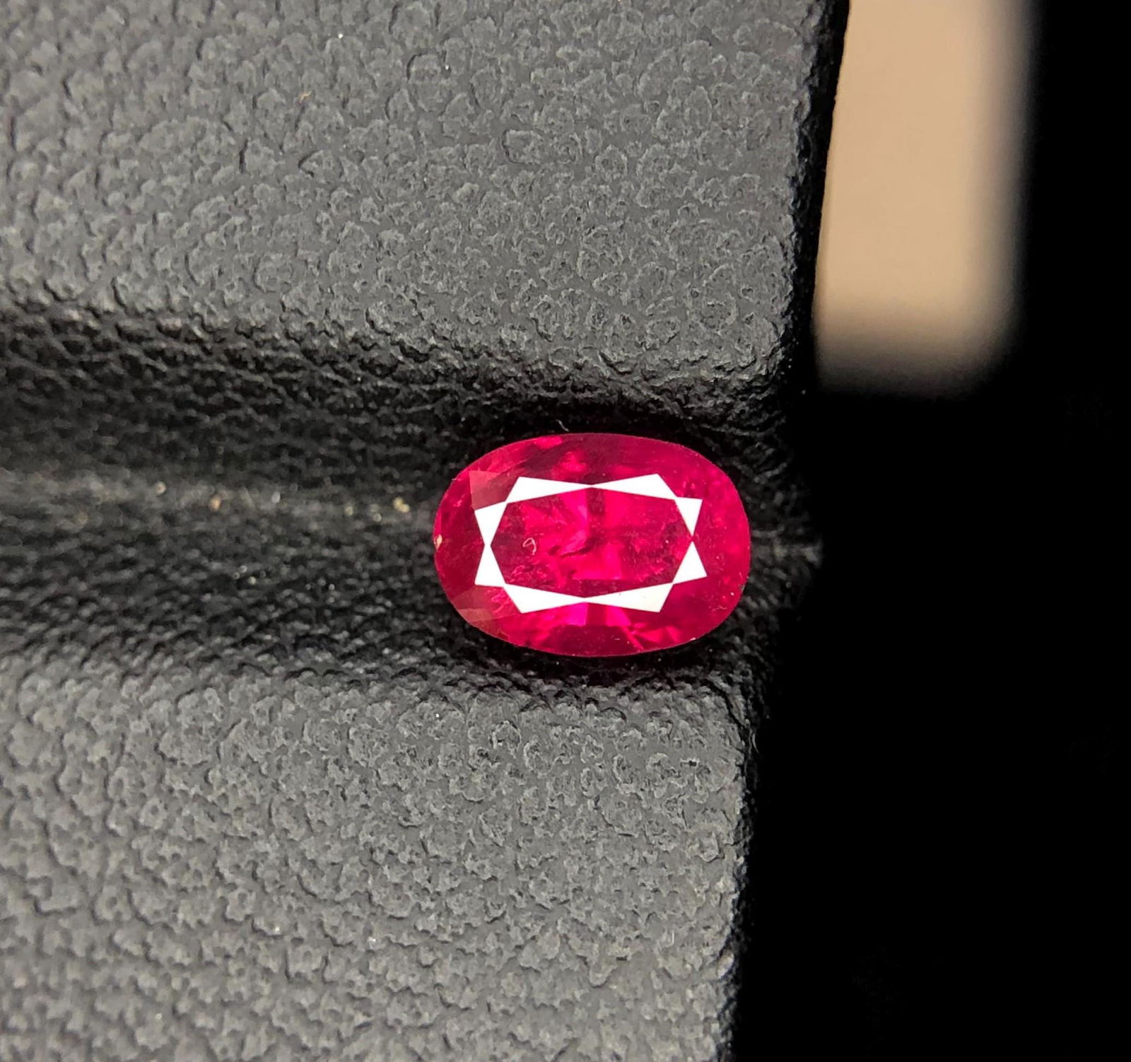 Vivid Red Ruby Gemstone: 1 Carat Oval Cut, Afghanistan Origin - 5