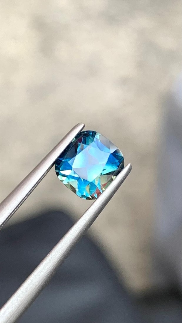 2.00 Carat Bi Color Cushion Cut Party Sapphire Gemstone From Sri Lanka: Title: 2.00 Carat Bi Color Cushion Cut Party Sapphire Gemstone From Sri Lanka Description: Materials: Gemstone: Sapphire Carat weight: 2.00 Sapphiew Details: • Weight : 2.0 Carat •