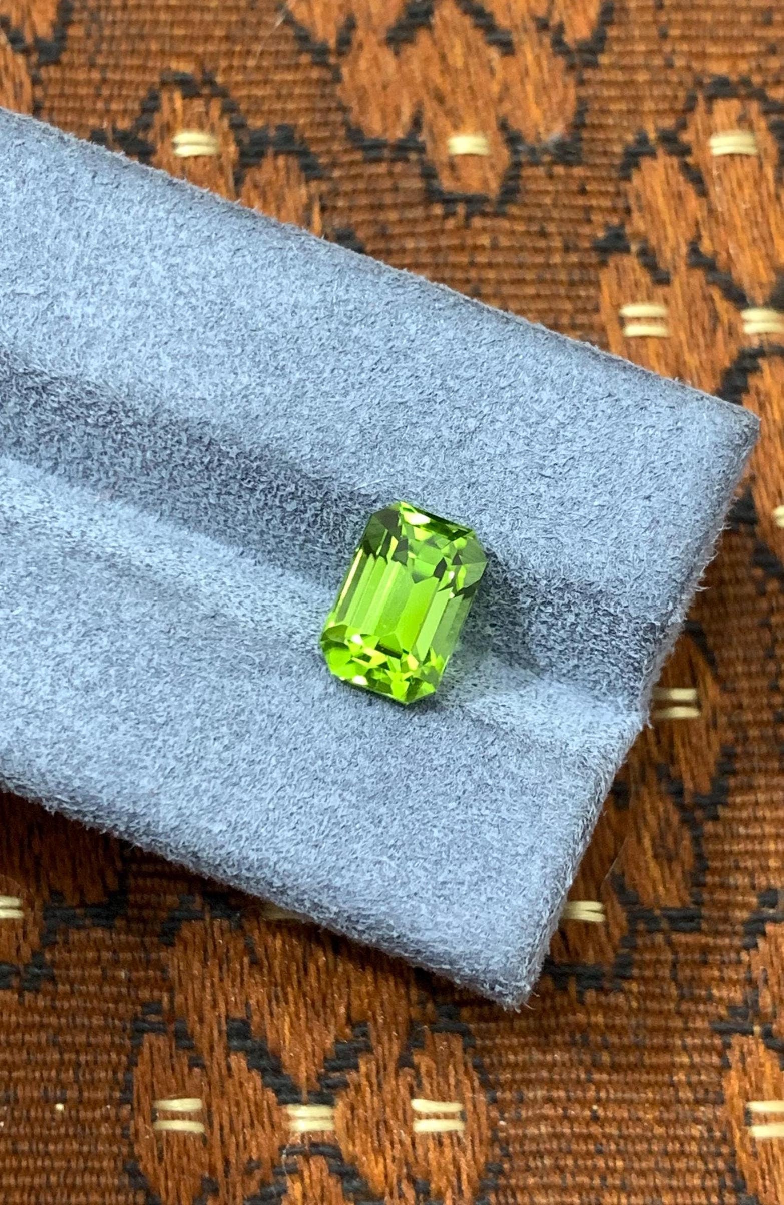 Apple Green Peridot Gemstone: 3.15 Carat Emerald Cut, Sapat Mine: Title: Apple Green Peridot Gemstone: 3.15 Carat Emerald Cut, Sapat Mine Description: Materials: Gemstone: Peridot Carat weight: 3.15 A dazzling Green Peridot Loose Gemstone, boasting a sparkling green