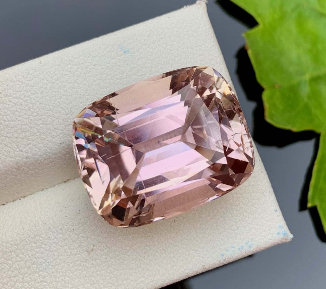 Peach Pink Kunzite Gemstone: 34.20 Carat November Birthstone: Title: Peach Pink Kunzite Gemstone: 34.20 Carat November Birthstone Description: Materials: Gemstone: Kunzite Carat weight: 34.20 Natural Kunzite Gemstone, Peach Pink Kunzite For Jewelry, Excellent Cu