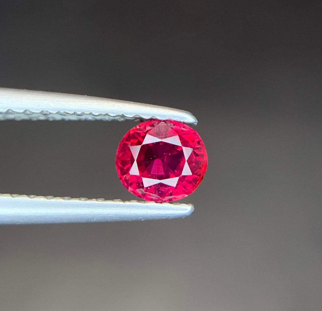 Reddish Ruby Loose Gemstone: 0.65 ct Oval Cut, Mozambique - 5