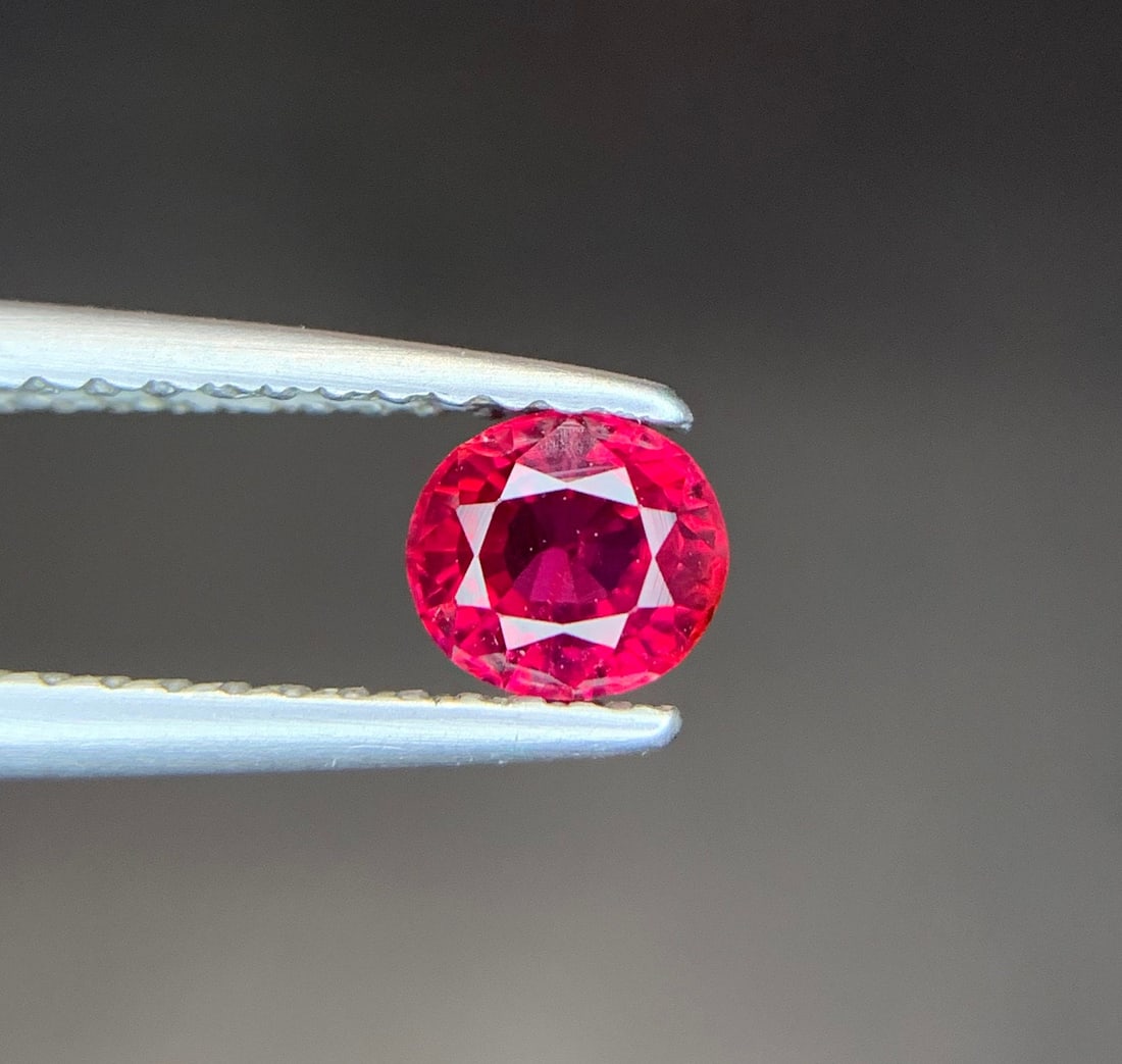 Reddish Ruby Loose Gemstone: 0.65 ct Oval Cut, Mozambique - 7