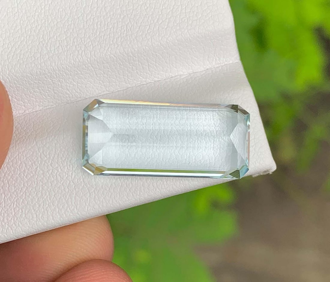 Natural Aquamarine Gemstone: 13.63 Carat Emerald Cut, Pakistan Origin - 2
