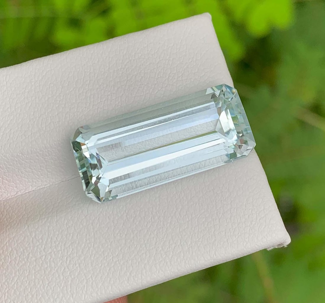 Natural Aquamarine Gemstone: 13.63 Carat Emerald Cut, Pakistan Origin - 4