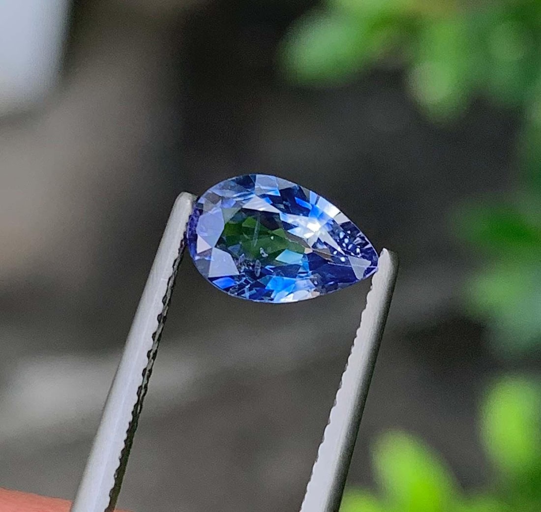 AIG Certified Faceted Blue Sapphire: 1.33 Carat Pear Cut Gemstone - 4