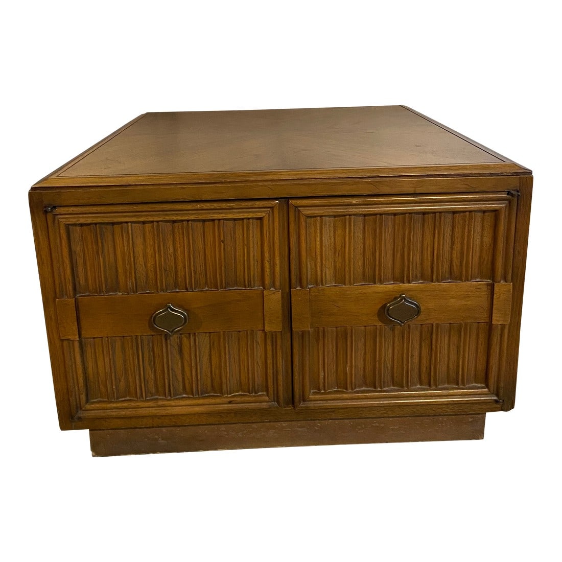 Mid-Century Modern Plaudit Side Table by Drexel (1 of 8)