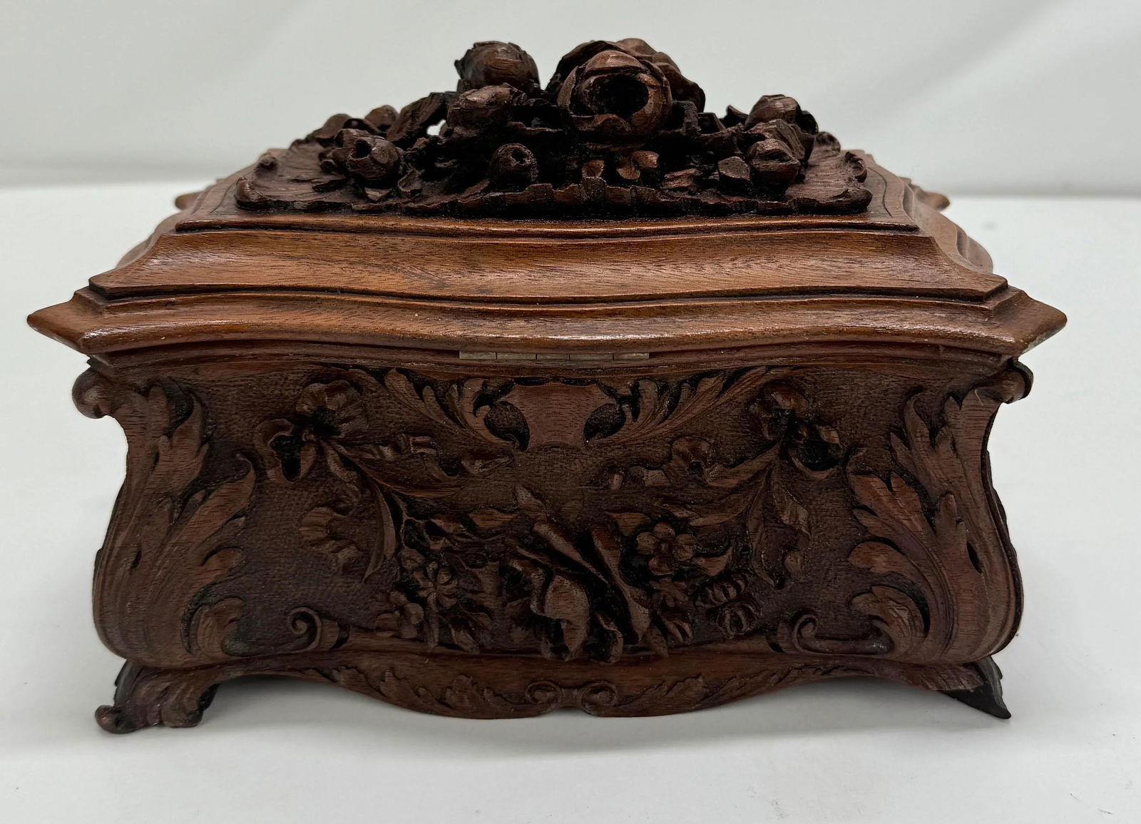 19th Century, Black Forest Carved Walnut Jewelry Casket Brienz Region - 3