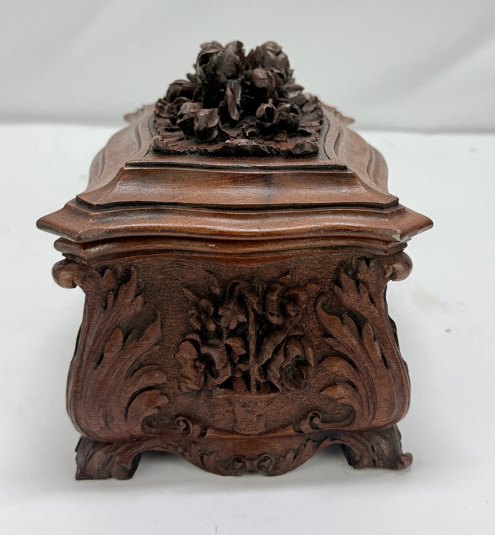 19th Century, Black Forest Carved Walnut Jewelry Casket Brienz Region - 5