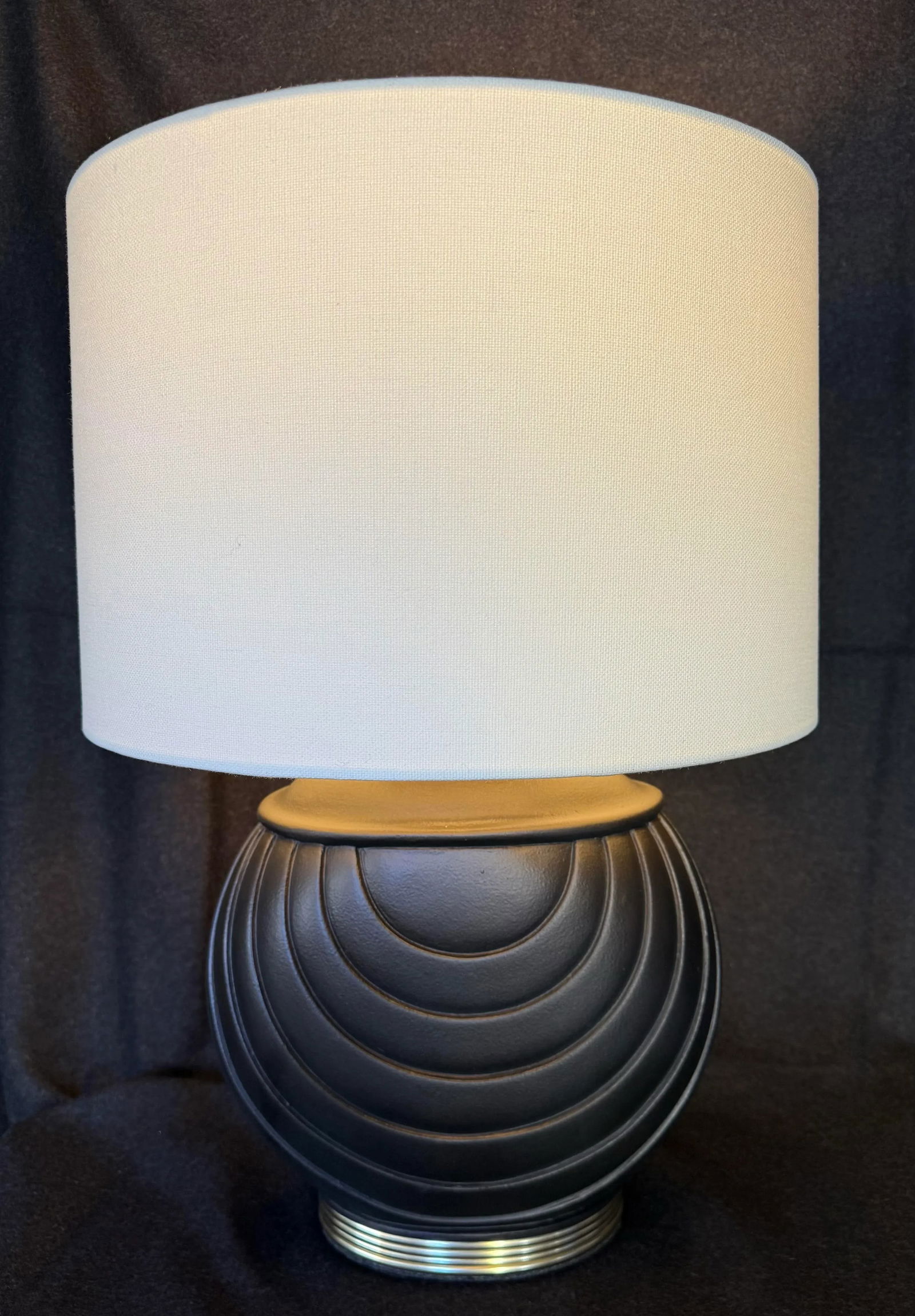 1980s Modernest Vintage Round Lamp Large Round Scallop Shape. - 2