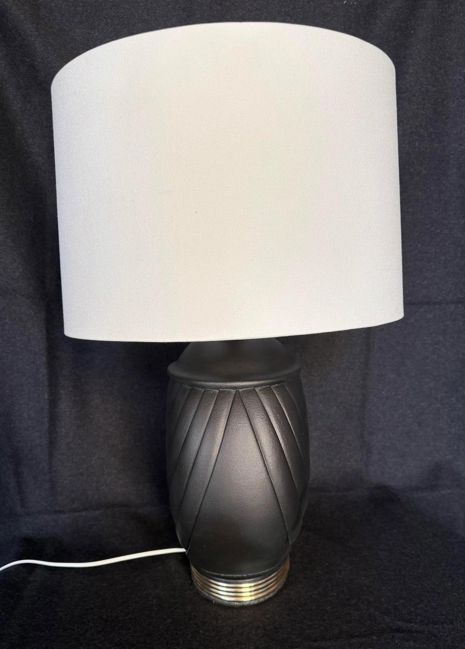 1980s Modernest Vintage Round Lamp Large Round Scallop Shape. - 3