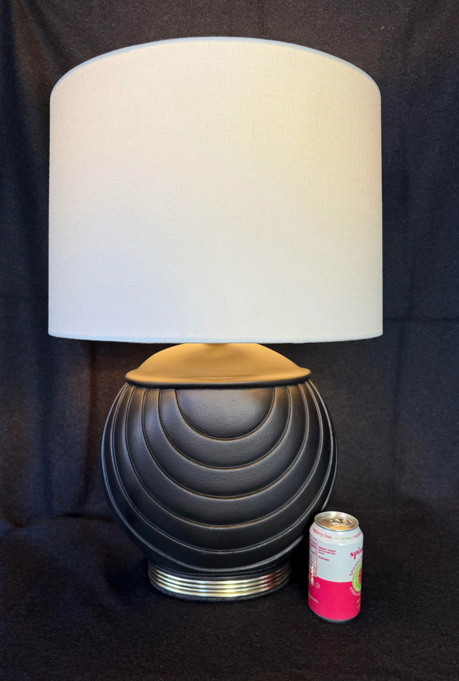 1980s Modernest Vintage Round Lamp Large Round Scallop Shape. - 4