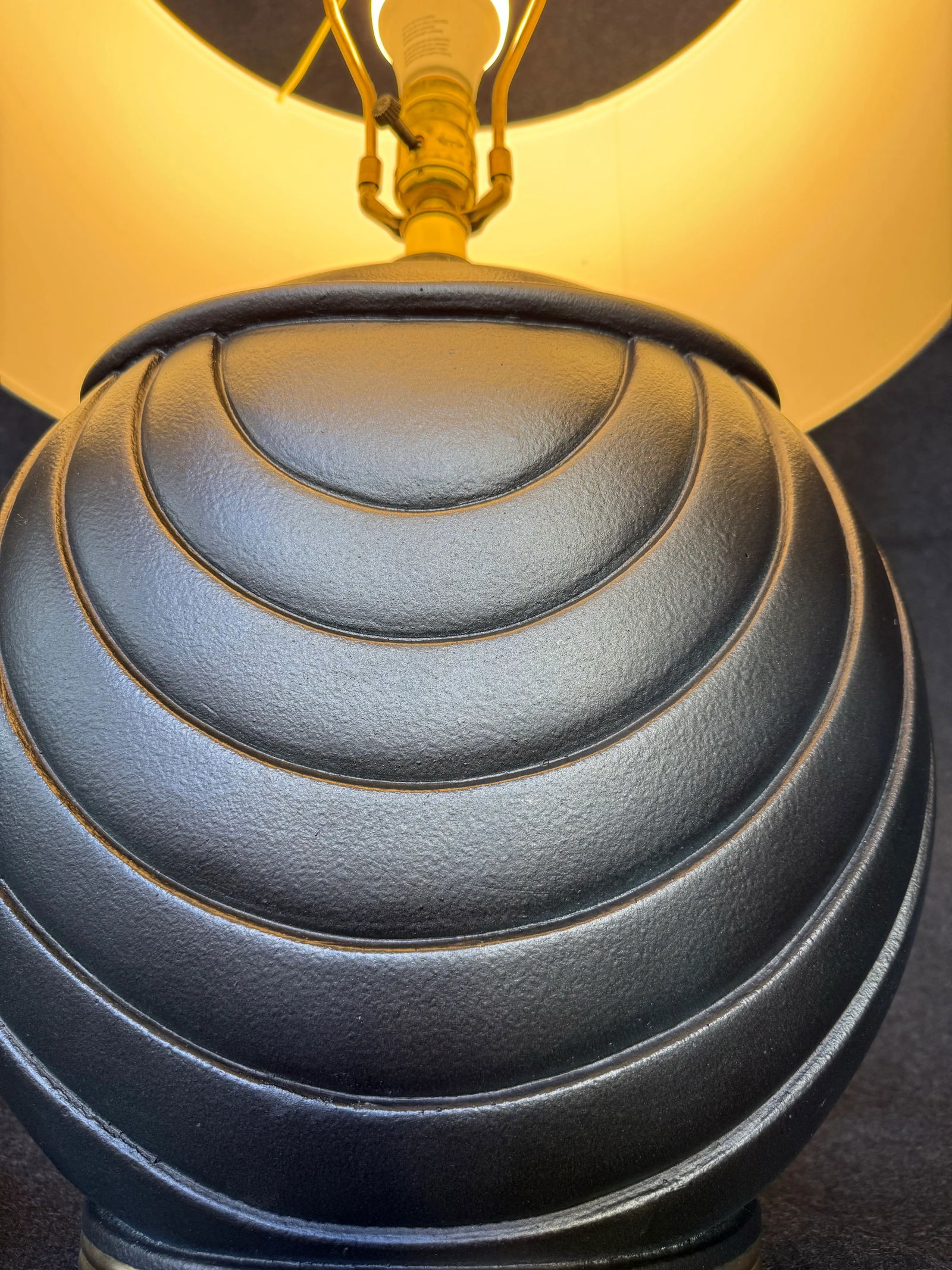 1980s Modernest Vintage Round Lamp Large Round Scallop Shape. - 8