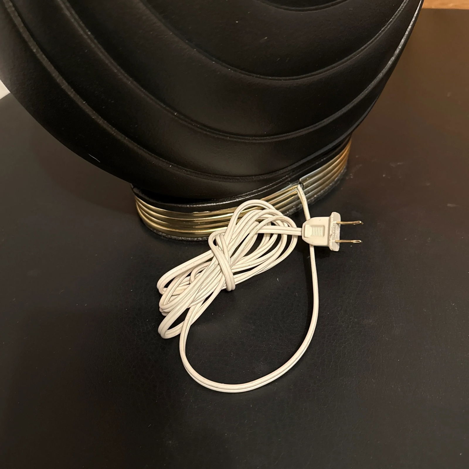 1980s Modernest Vintage Round Lamp Large Round Scallop Shape. - 9