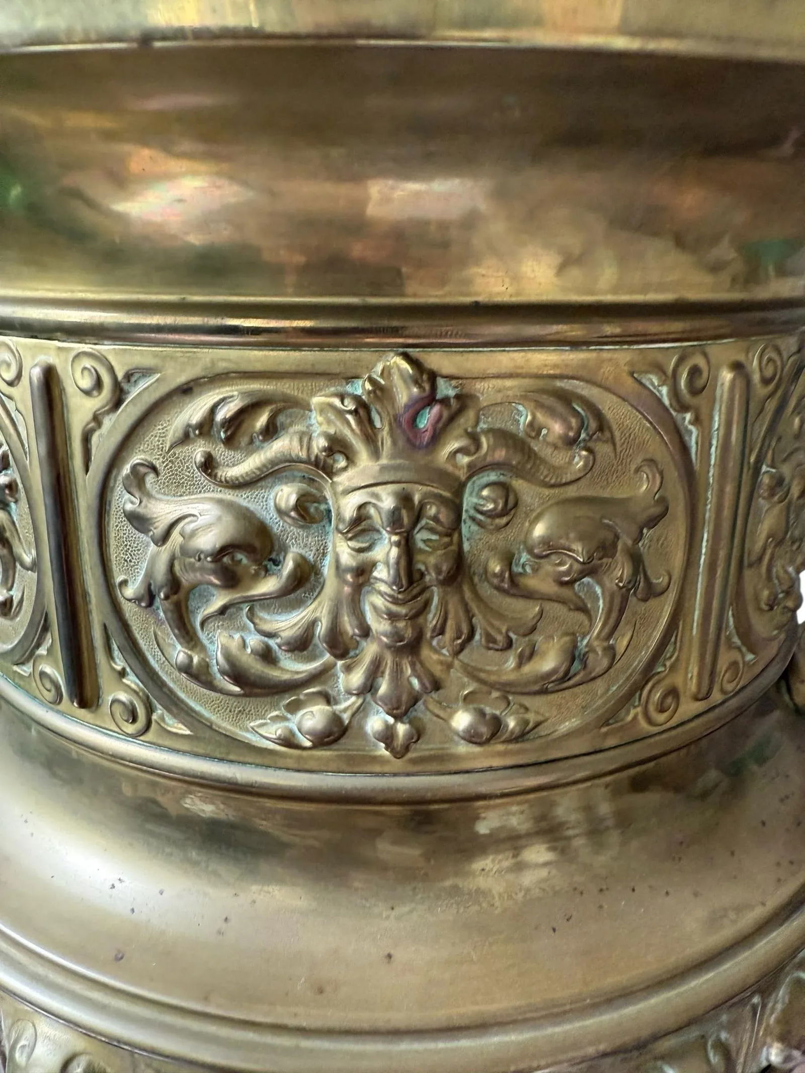 1910s Giant Antique Repousse Victorian Brass Bacchus Continental Style Lidded Ice Bucket Wine Cooler - 8